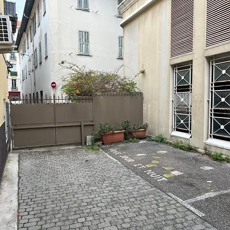 Nice-duplex-plage-parking-cimatisation *