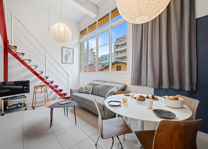 아파트 Nice-Duplex-Plage-Parking-Cimatisation *